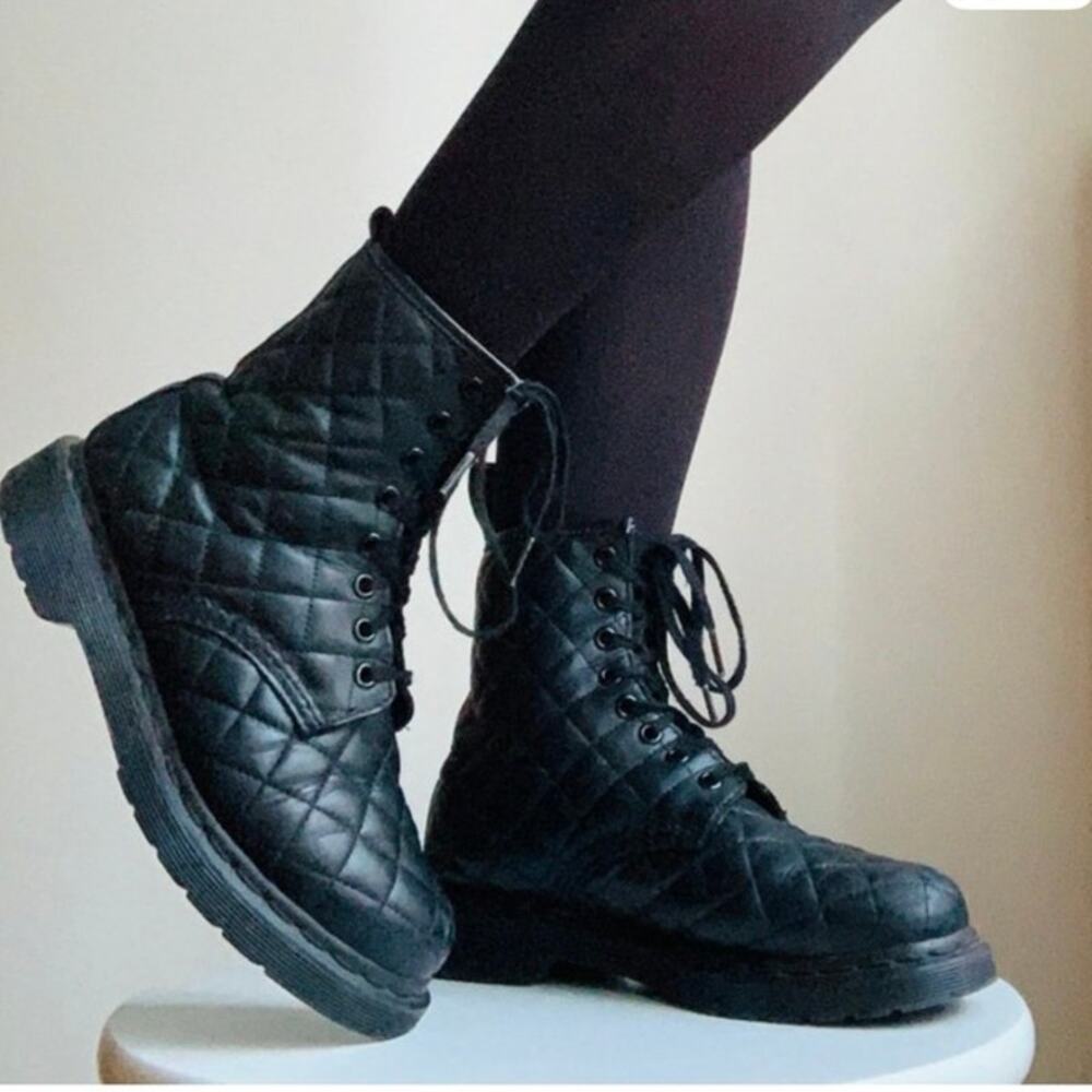 Dr. Martens Coralie Quilted 8-Eye Boots – Black – Women’s 8 (EU 39 / UK 6)